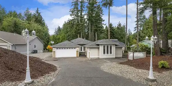 650 E Lakeshore Drive