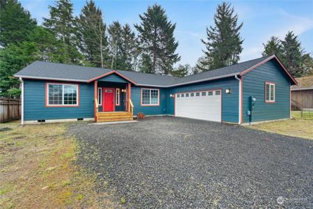 394 Lake View NE
