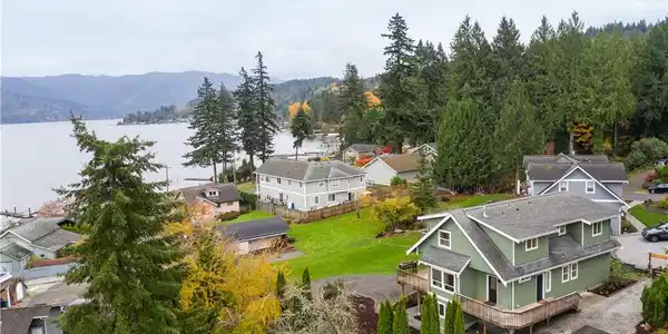 1775 Waterside Lane