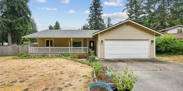 22347 Glenview SE
