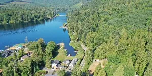 887 Lake Samish