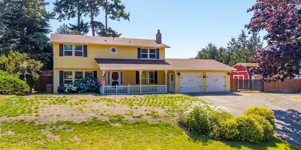 2122 Colonial