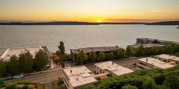 832 Lake S