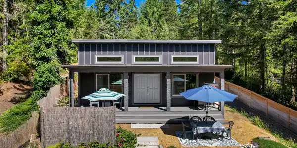 1161 Collins Lake