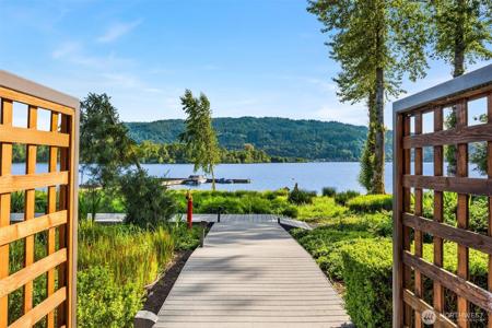 4305 Lake Sammamish SE