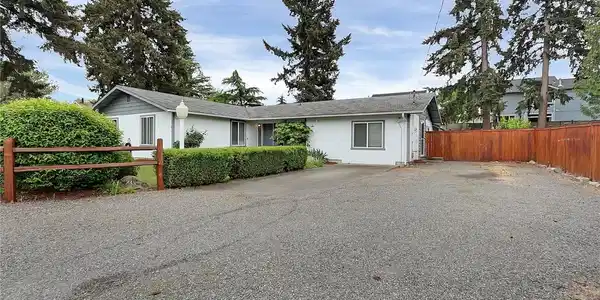 604 27TH SE