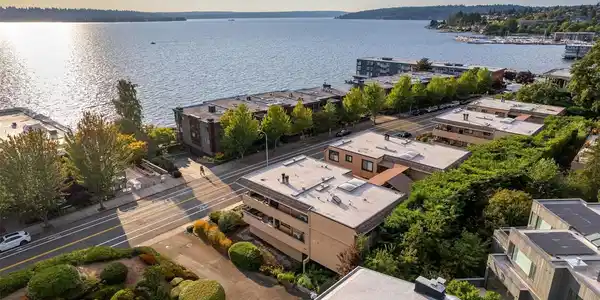 832 Lake S