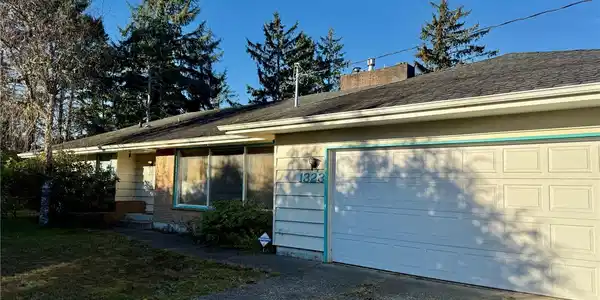 1323 Montesano St