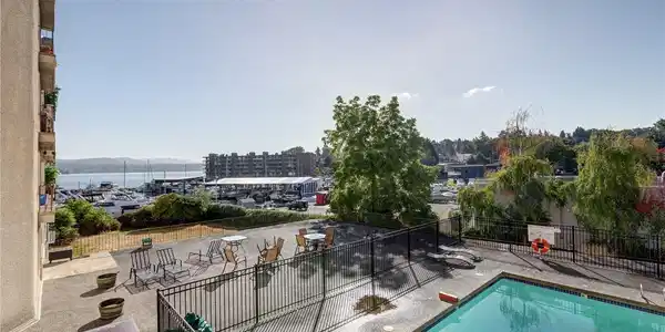 9030 Seward Park S