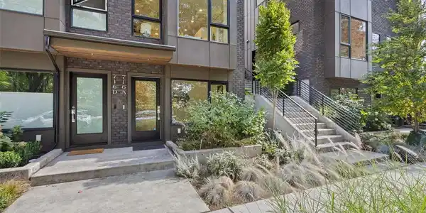 716 11th E