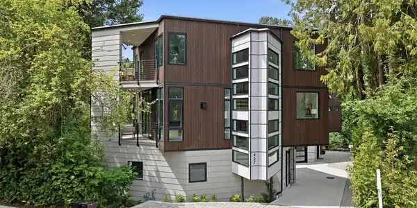 427 102nd SE