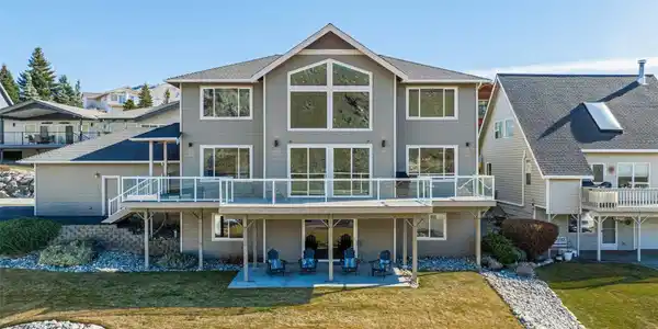 540 Lake Front