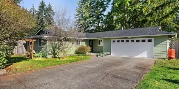4717 Lakemont SE