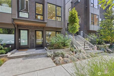 716 11th E