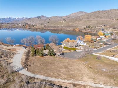 135 Roses Lake