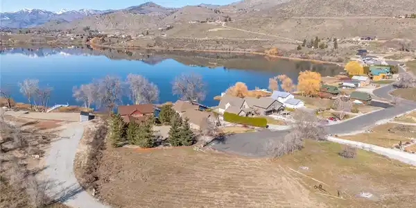 135 Roses Lake
