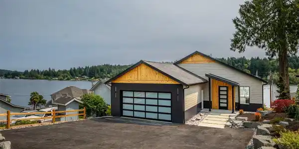 7443 Clover Valley SE