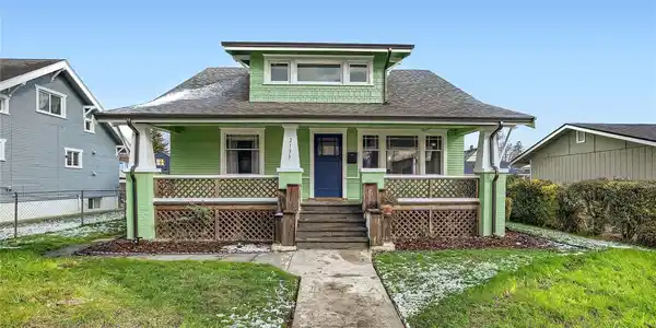 2133 Sheridan