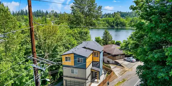 5732 Halls Lake