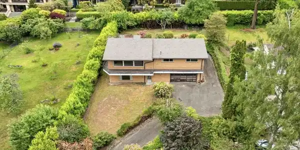 9510 Lake Washington NE