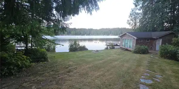 425 Shore Loop