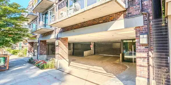 2920 Eastlake E