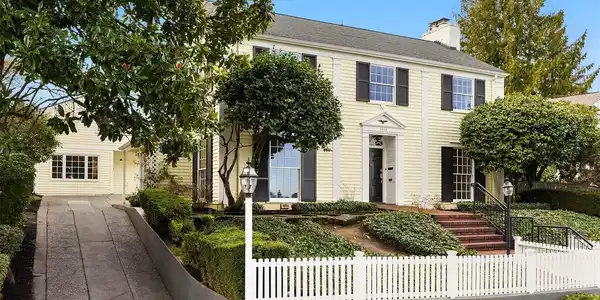 3033 Laurelhurst NE
