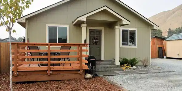 122 Brownlee Place