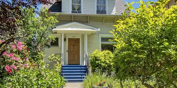 1218 16th E
