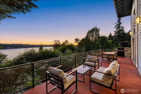 2472 Lake Sammamish NE
