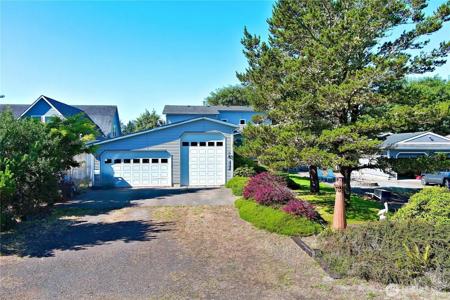 681 Lake Island SE