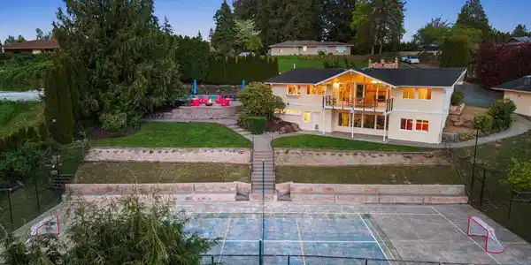 702 Rhodora Heights