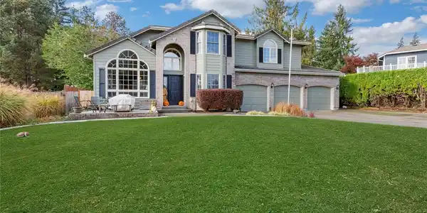 3308 204th E