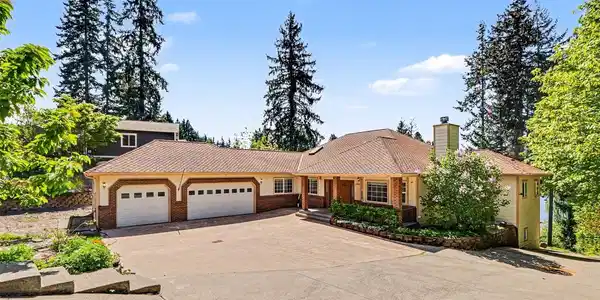 1300 Lake Stickney