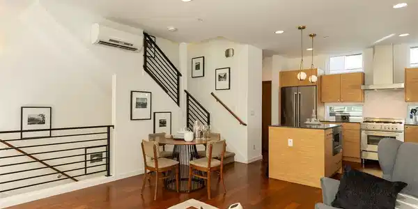 1142 10th E