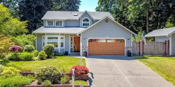 1105 Camberton NW
