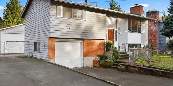 10806 8th SW