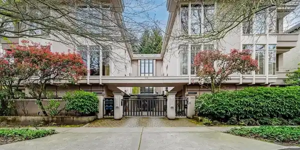 1138 Broadway E