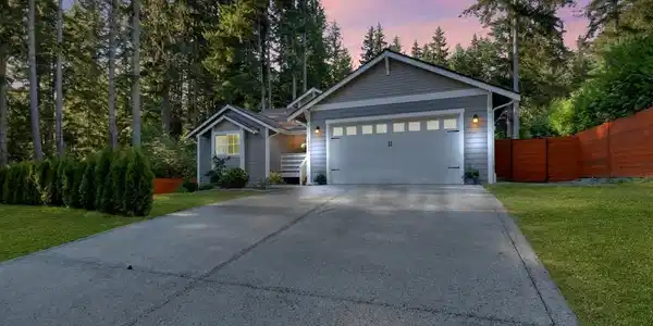 14707 Holiday NW