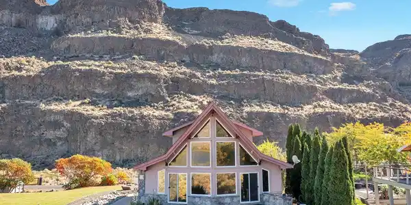 274 River SW