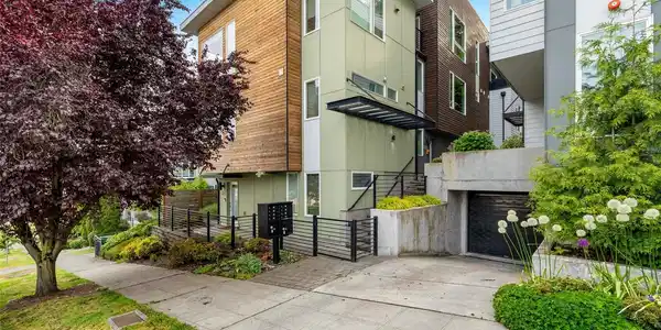 3923 2nd NE