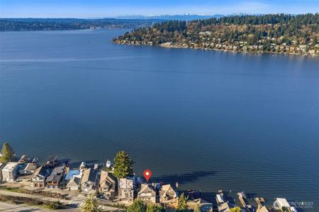 3711 Lake Washington N