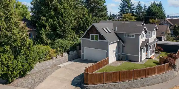 7208 8th NE