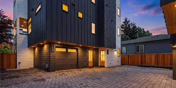 3638 Greenwood N