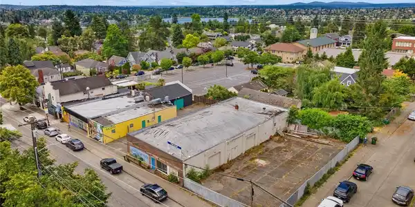 8521 Roosevelt NE