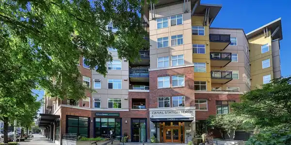5450 Leary NW