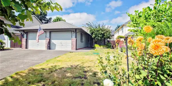 5313 Lake Hills SE