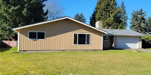 2211 Lilac SE