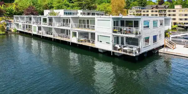 414 Lakeside S