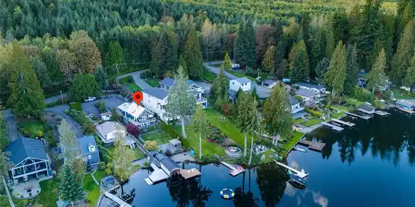 2225 Lake Roesiger